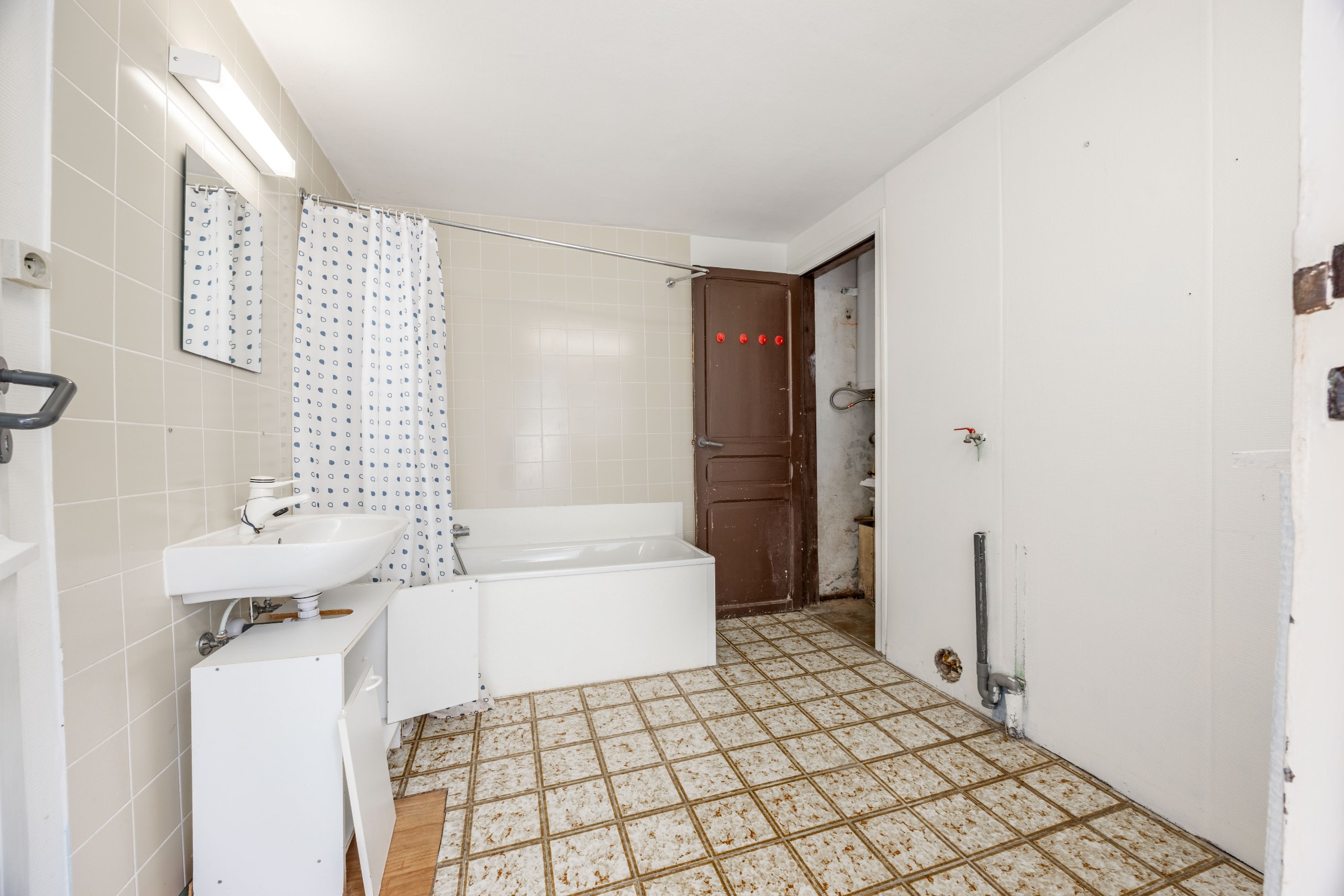 TE RENOVEREN WONING MET GARAGE 