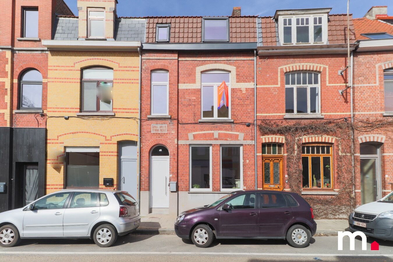 Instapklare totaal gerenoveerde karaktervolle woning te Kortrijk! 