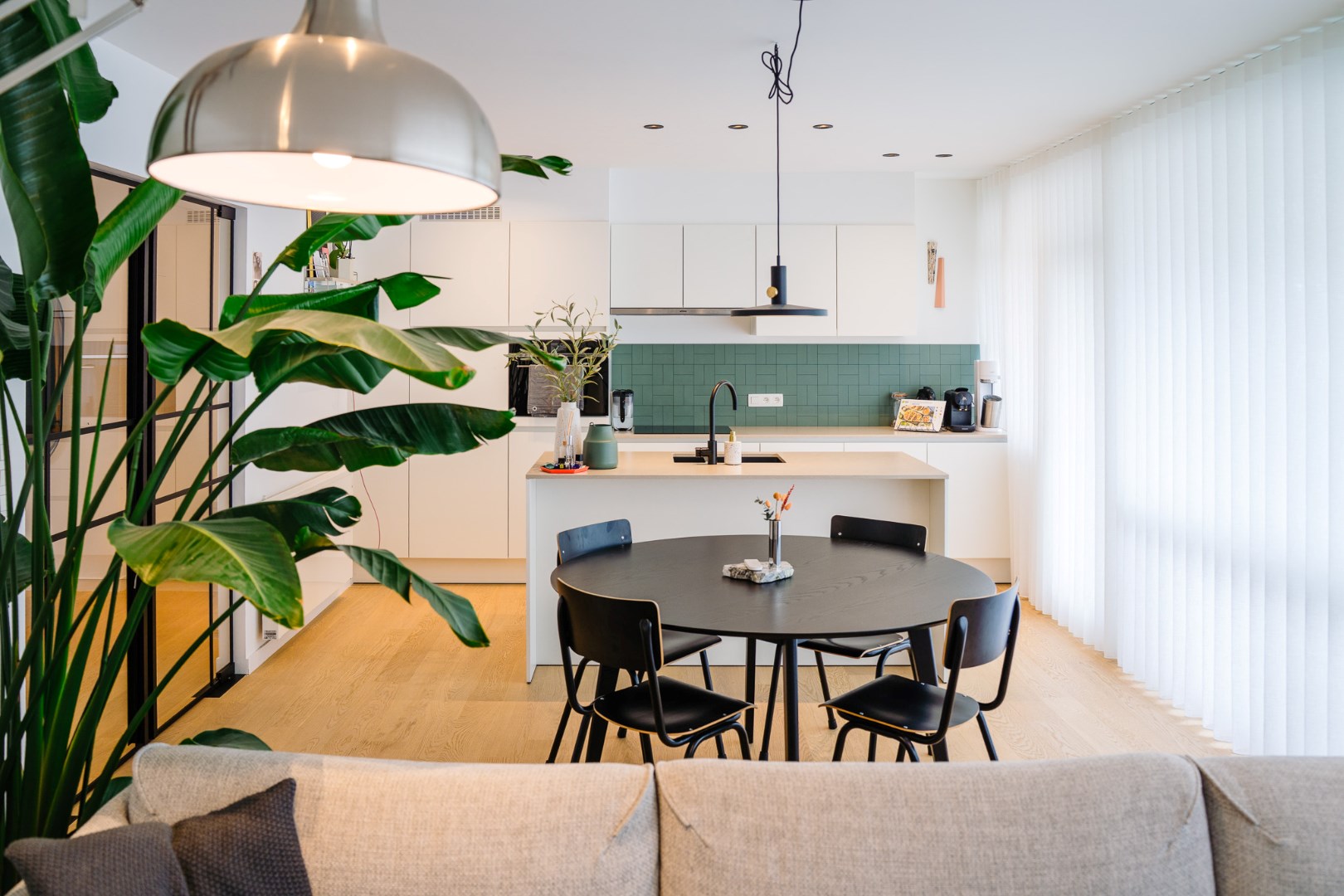 SCHITTEREND VERNIEUWD 3 SLPK APP MET TERRAS OP CENTRALE LIGGING 