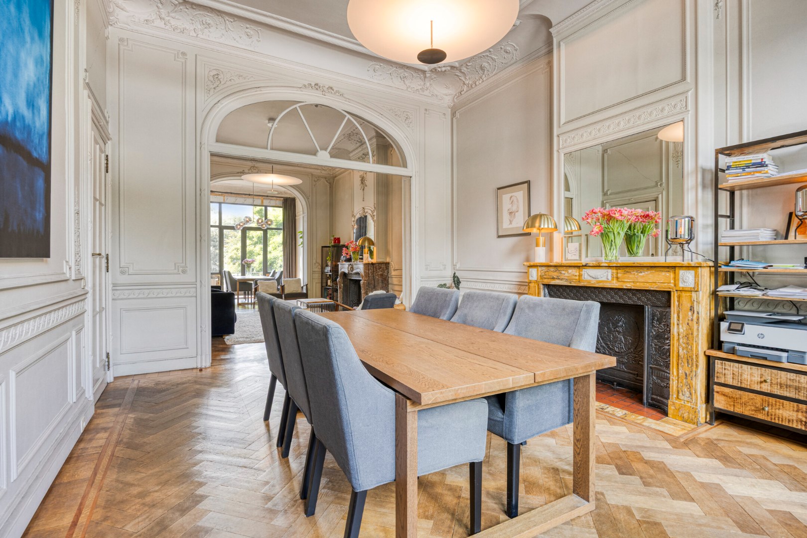 Prachtig herenhuis op de Tiensevest met mogelijkheid tot praktijkruimte - bewoonbare opp. 555 m&#178; 