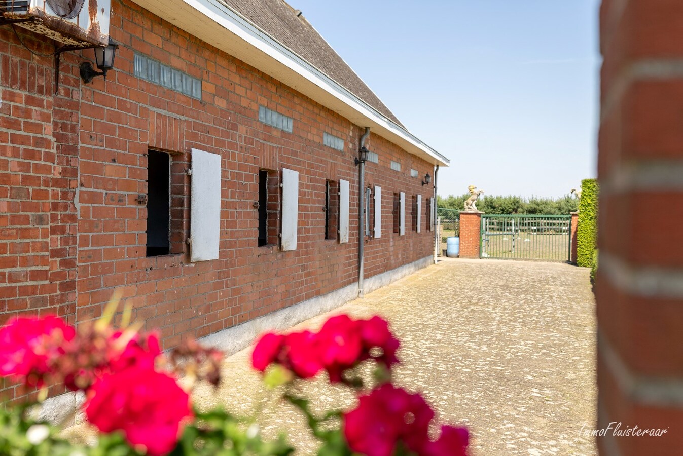 Paardenaccommodatie met woning op ca. 80a te Duffel (Optioneel bij te kopen weilanden van ca. 3 ha) 