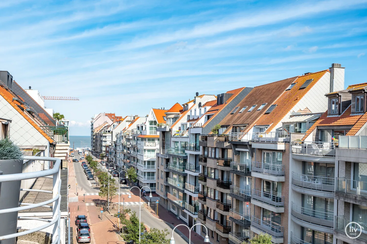 Centraal gelegen duplex-appartement met 2 ruime zonne-terrassen gelegen op wandelafstand van de Zeedijk Albertstrand.