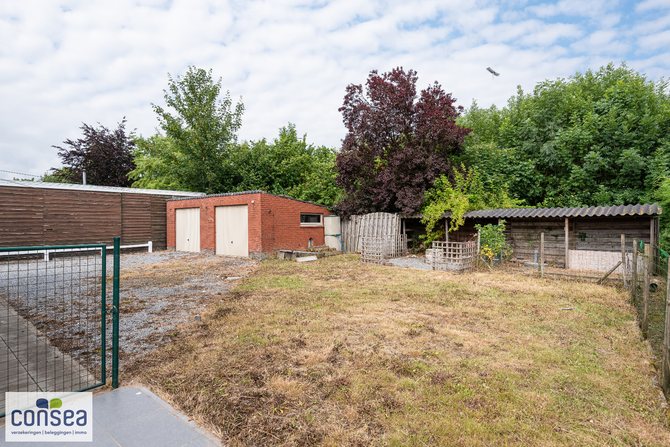 Ruime woning met 4 slaapkamers en dubbele garage 