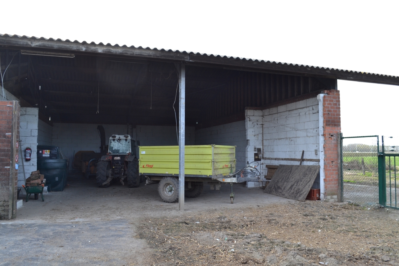 Hoeve met landgebouwen op ca. 3Ha te St-Gillis-Waas 