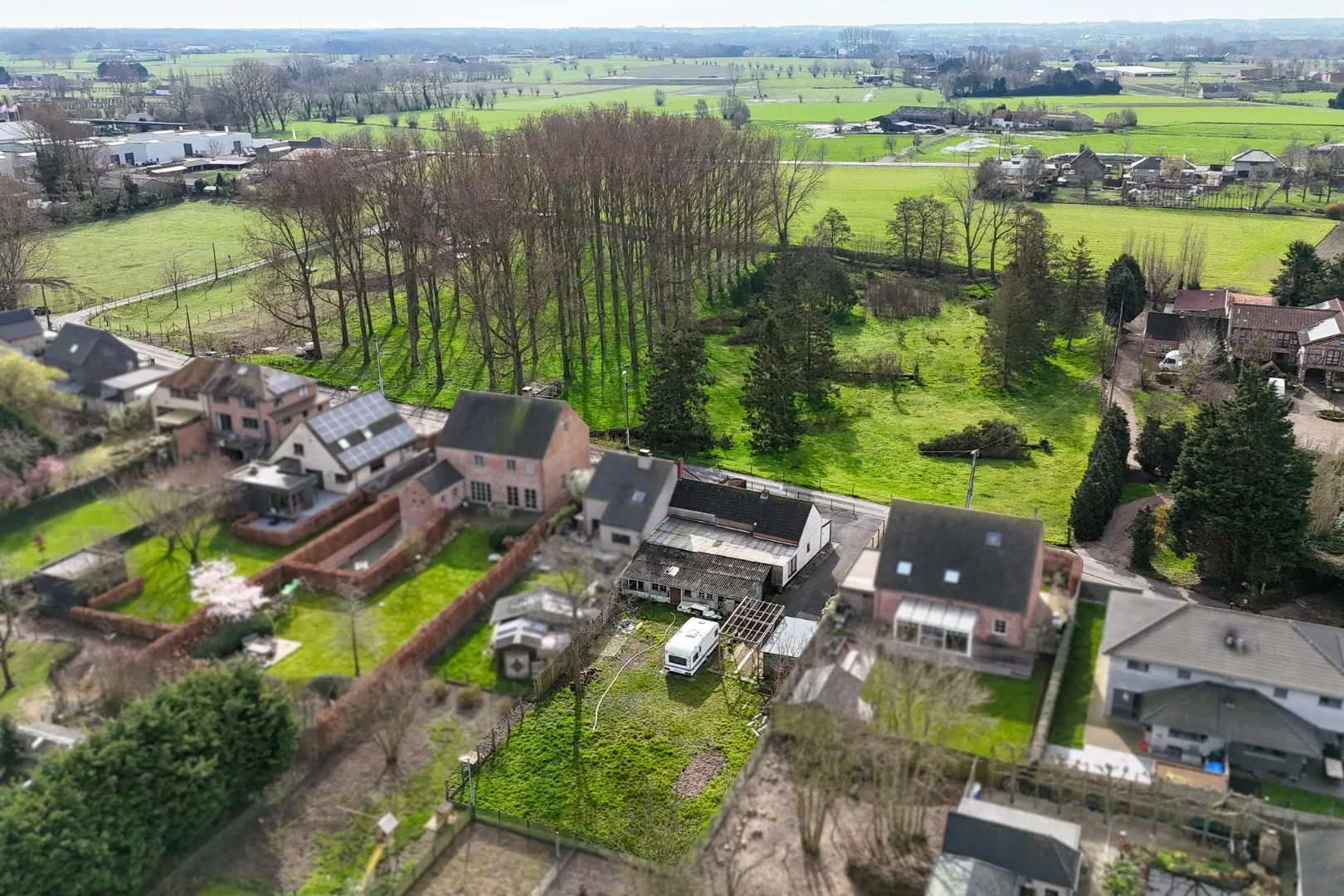 Halfopen woning in Roksem: te renoveren, groene ligging, 1014m² perceel!