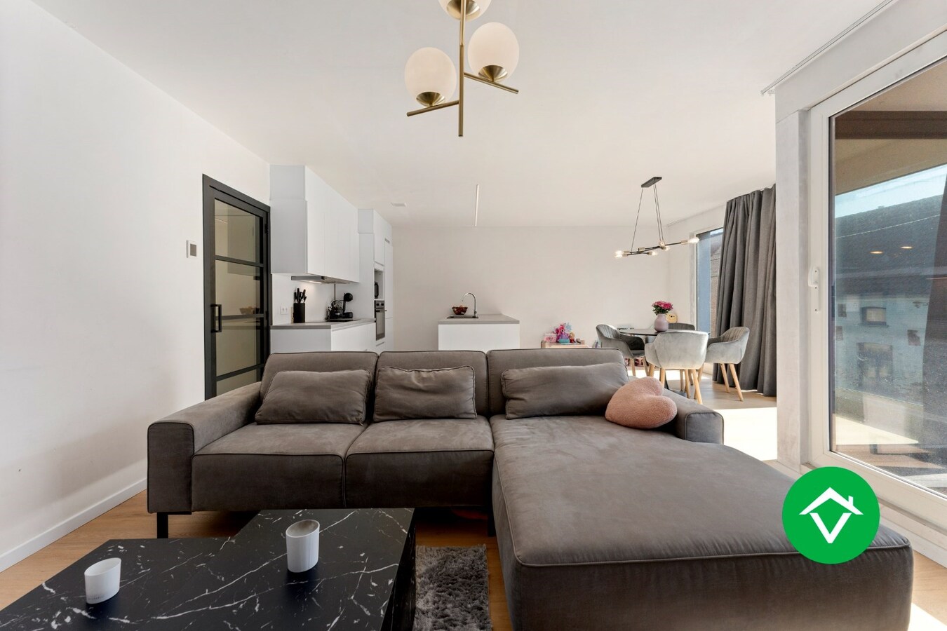 Appartement met autostandplaats te Leke 