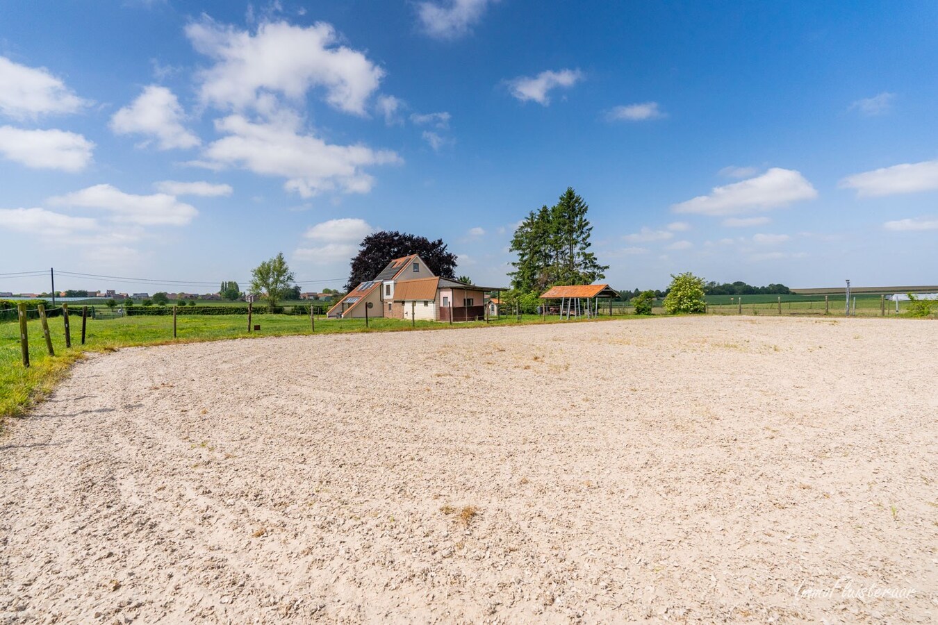 Prachtige woning met paardenaccommodatie op ca. 48a te Landen 