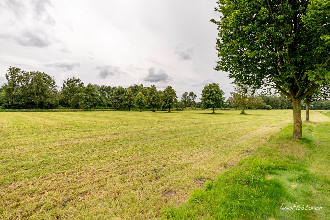 Manoir exclusif avec &#233;curies, piscine et court de tennis sur un domaine d&#39;environ 9 hectares &#224; Retie. 