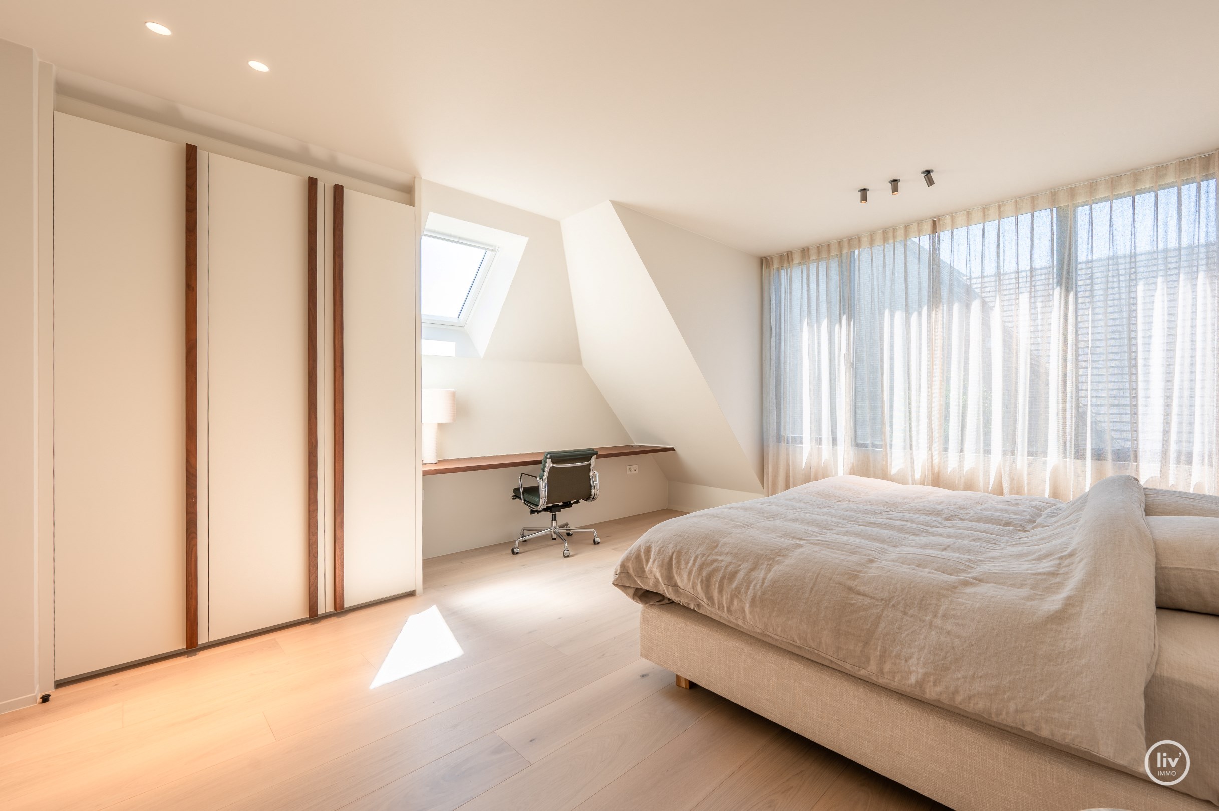 Journ&#233;e portes ouvertes samedi 4/07 de 14h &#224; 16h. Villa neuve exclusive avec piscine et jardin orient&#233; sud sur un grand terrain de 1.071m2. 