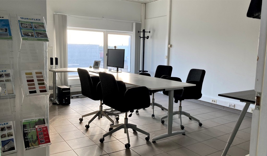 Kantoren en opslagruimte te huur in New Westral Business Center in Nazareth