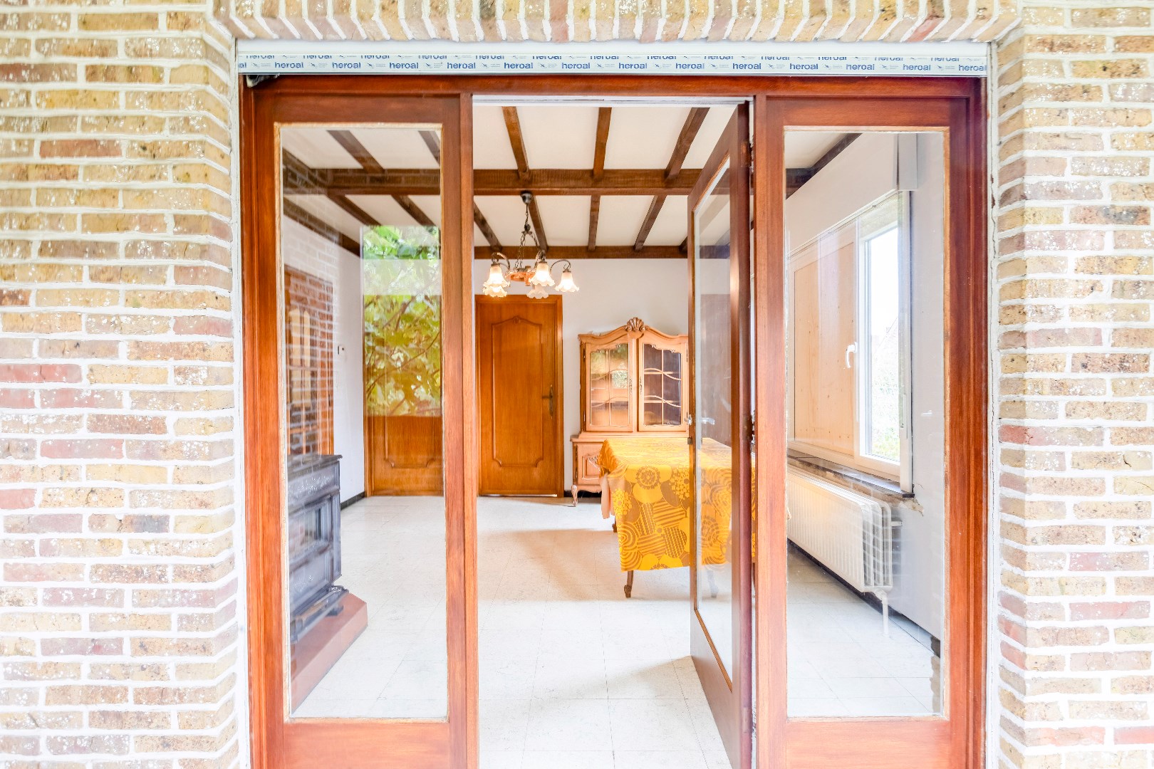 Gunstig gelegen bungalow met ruime zolder en volledig onderkelderd 