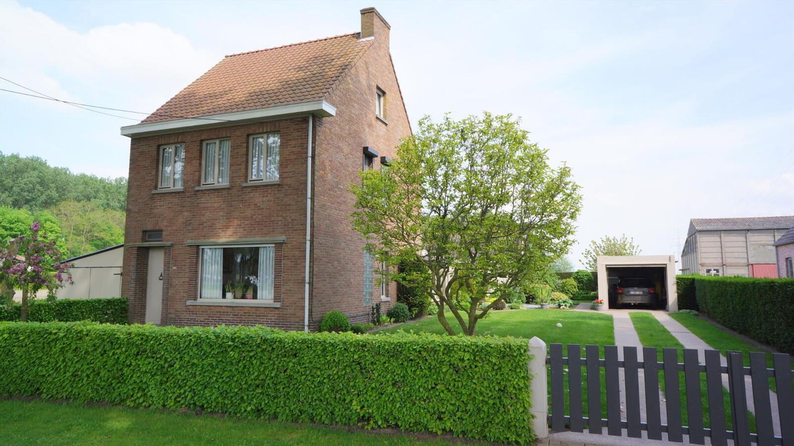 Landelijk gelegen gezinswoning op 2689m&#178;. 