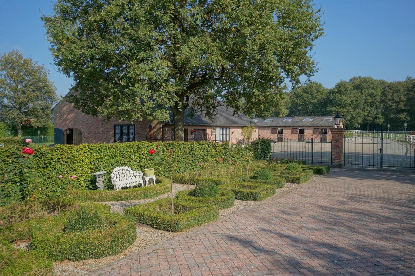 Exclusieve eigendom met binnenpiste op ca. 3,5 ha te WESTMALLE 