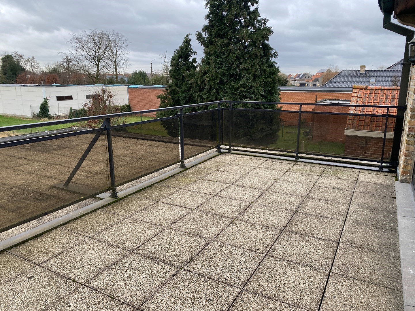 Ruim appartement met 3 slaapkamers, garage en groot terras 