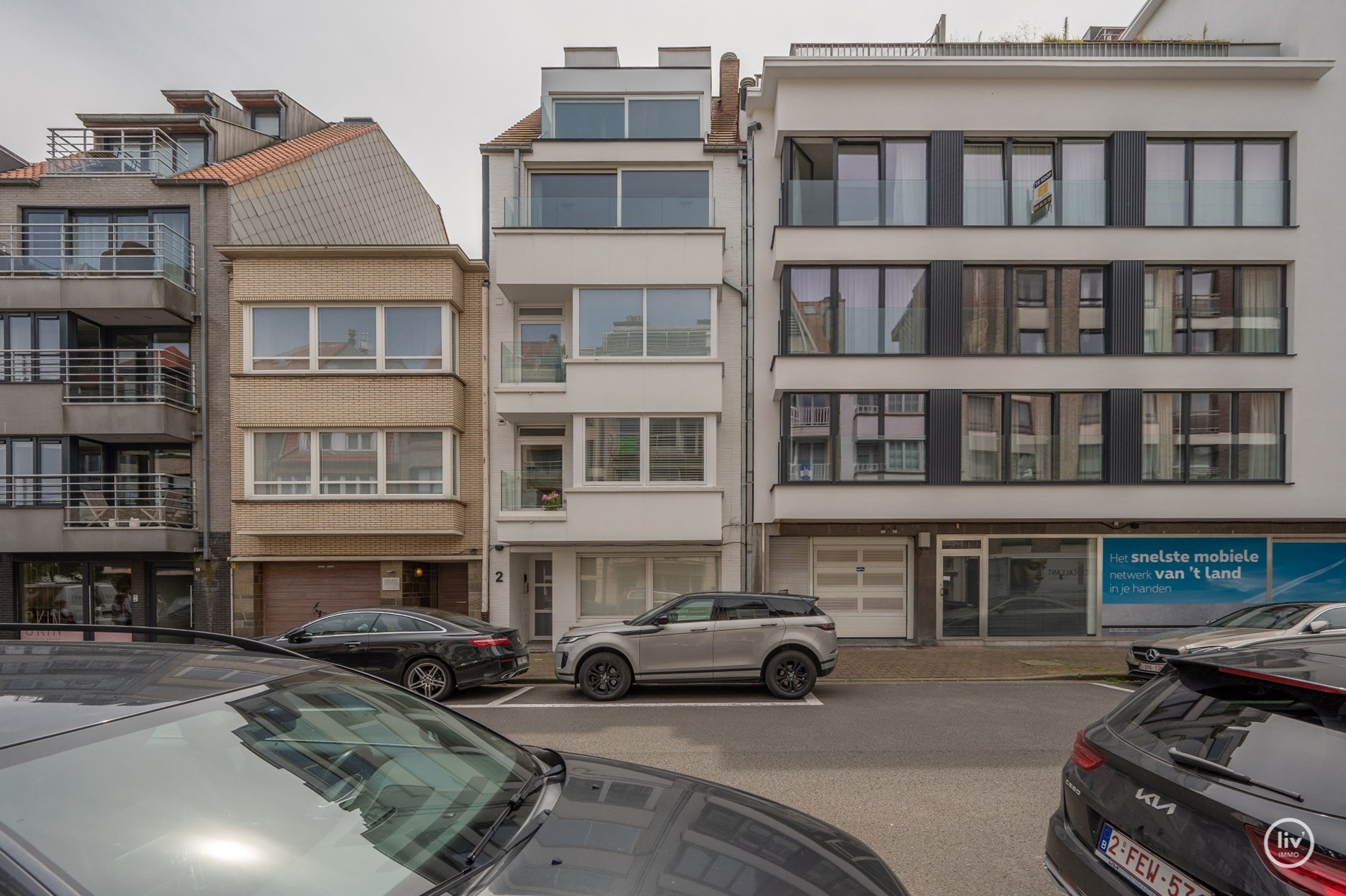 Magnifique triplex spacieux (199 m2) dans une rue adjacente &#224; l&#39;avenue Lippens, &#224; proximit&#233; de la digue &#224; Knokke. 