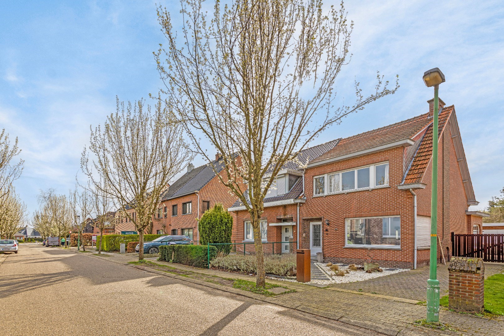 Halfopen bebouwing met tuin in centrum Schilde met veel potentieel 