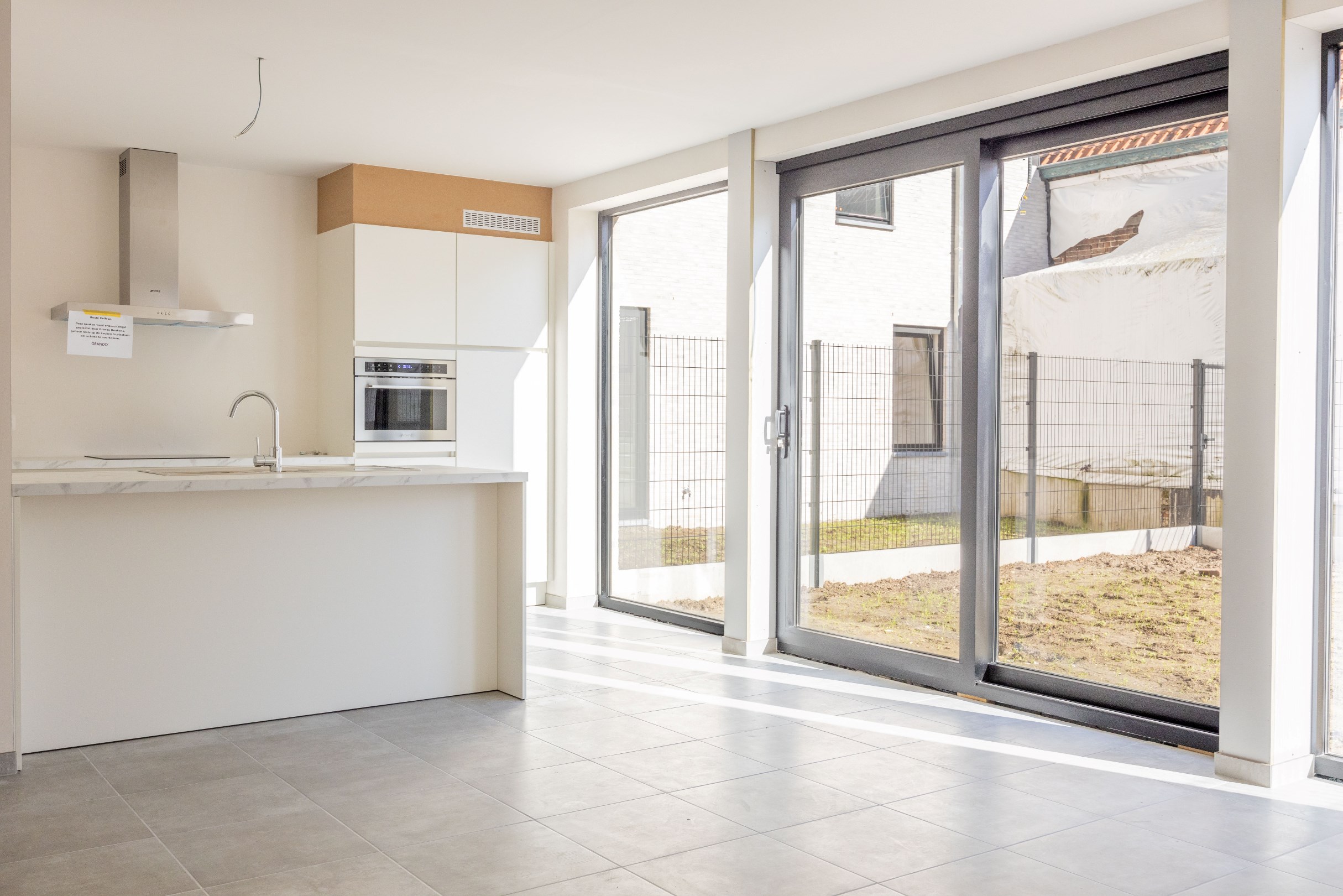 VILLA APPARTEMENT MET RUIME TUIN 
