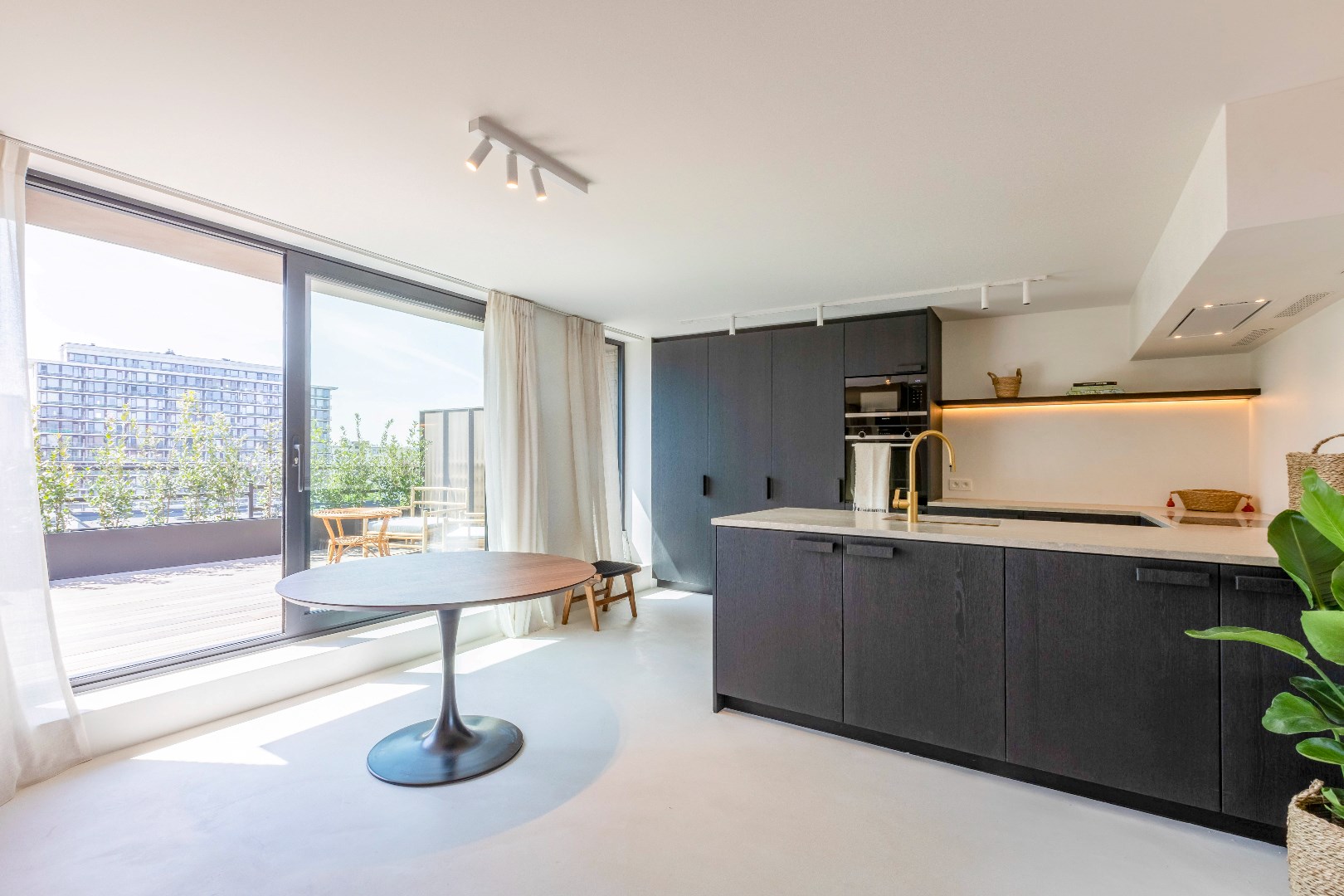 Unieke penthouse met 2 slaapkamers, 2 ruime terrassen en garage 