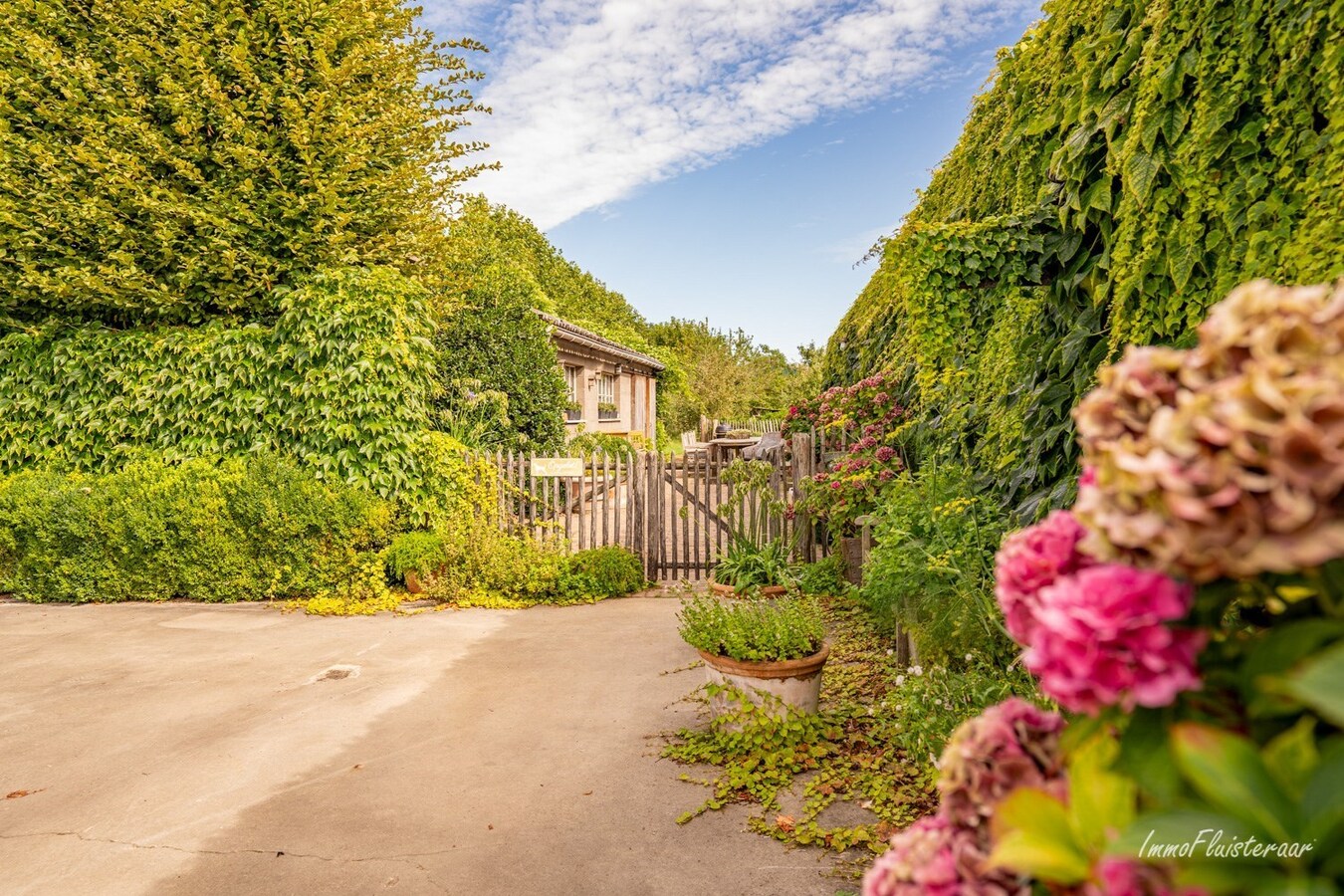 Charming farmhouse with horse breeding on approx. 4.5 ha/11,12 acres in Herentals (Antwerp) 