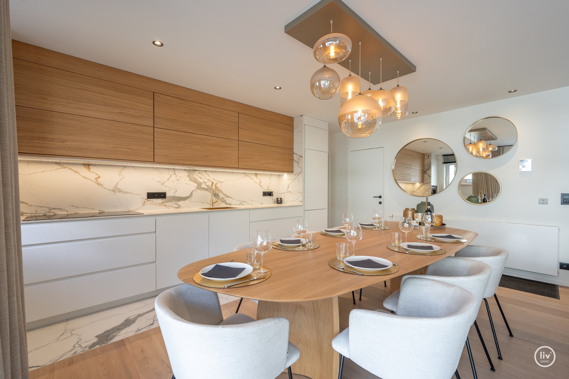 Instapklaar 3-kamer appartement op wandelafstand van de Lippenslaan met zuidgericht-terras. 8m gevelbreedte ! garage mogelijk in het gebouw. 