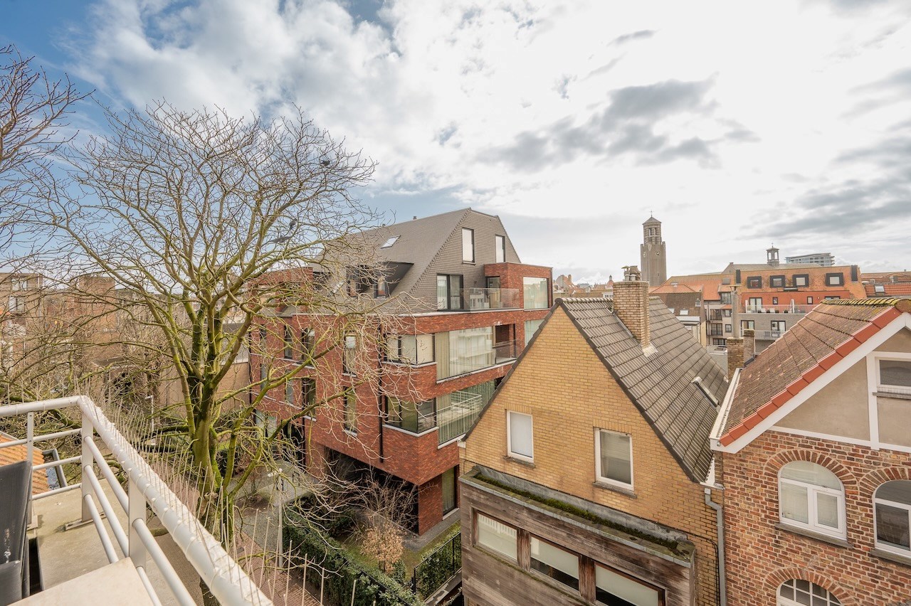 Penthouse lumineux et orient&#233; sud-ouest situ&#233; dans une petite rue calme de l&#39;anim&#233;e Lippenslaan. 