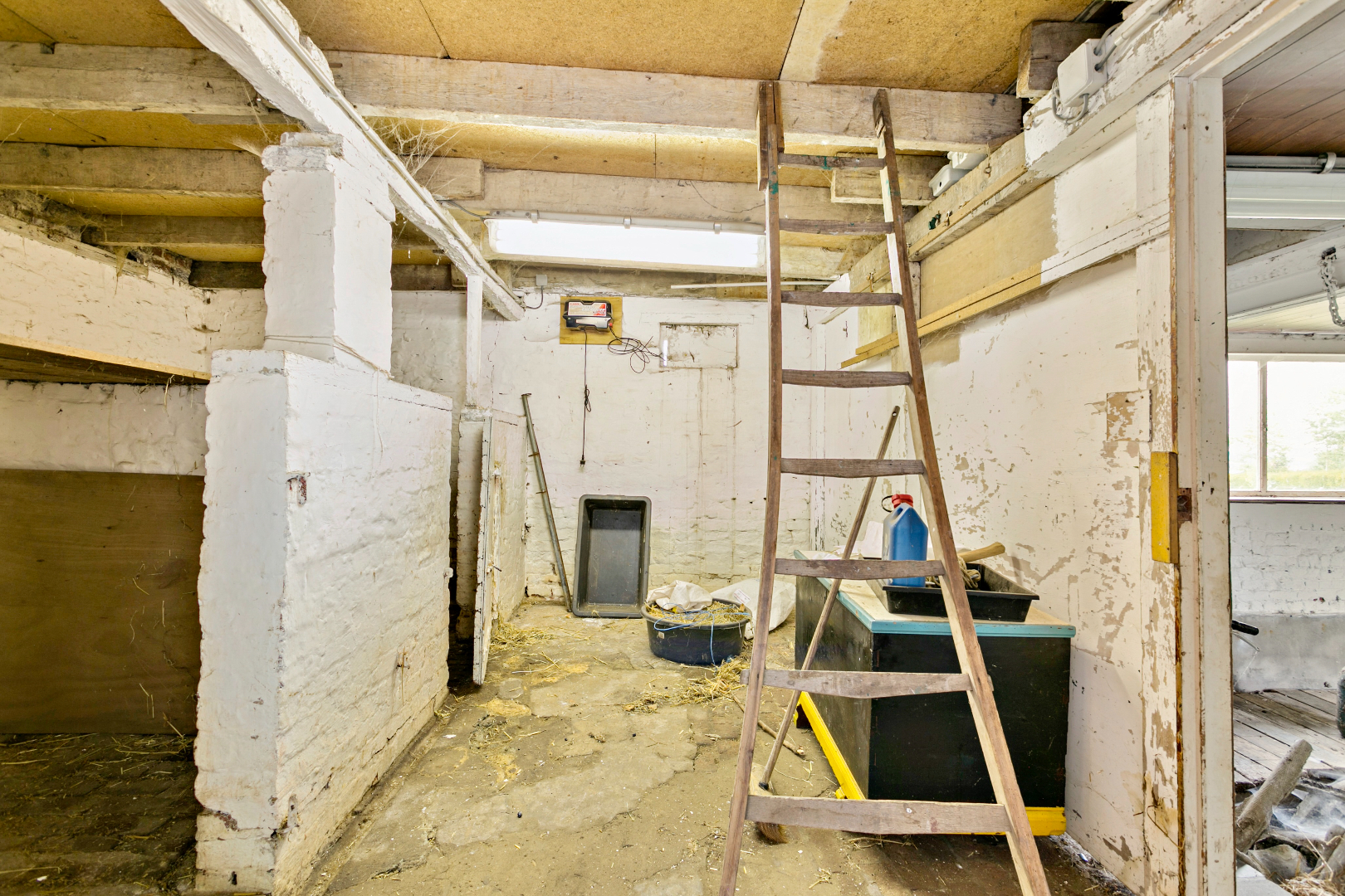 Te renoveren woning met een ruime garage/schuur in het Pajottenland 