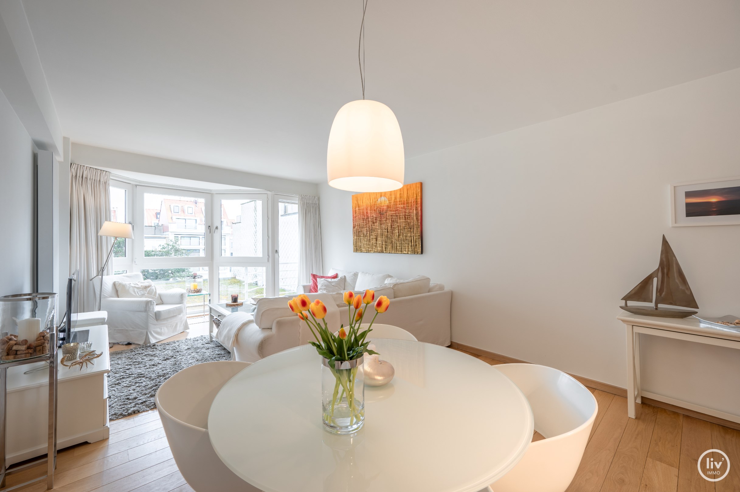 Appartement confortable et r&#233;nov&#233; de 2 chambres dans une rue adjacente &#224; l&#39;avenue Dumortier &#224; Knokke. 