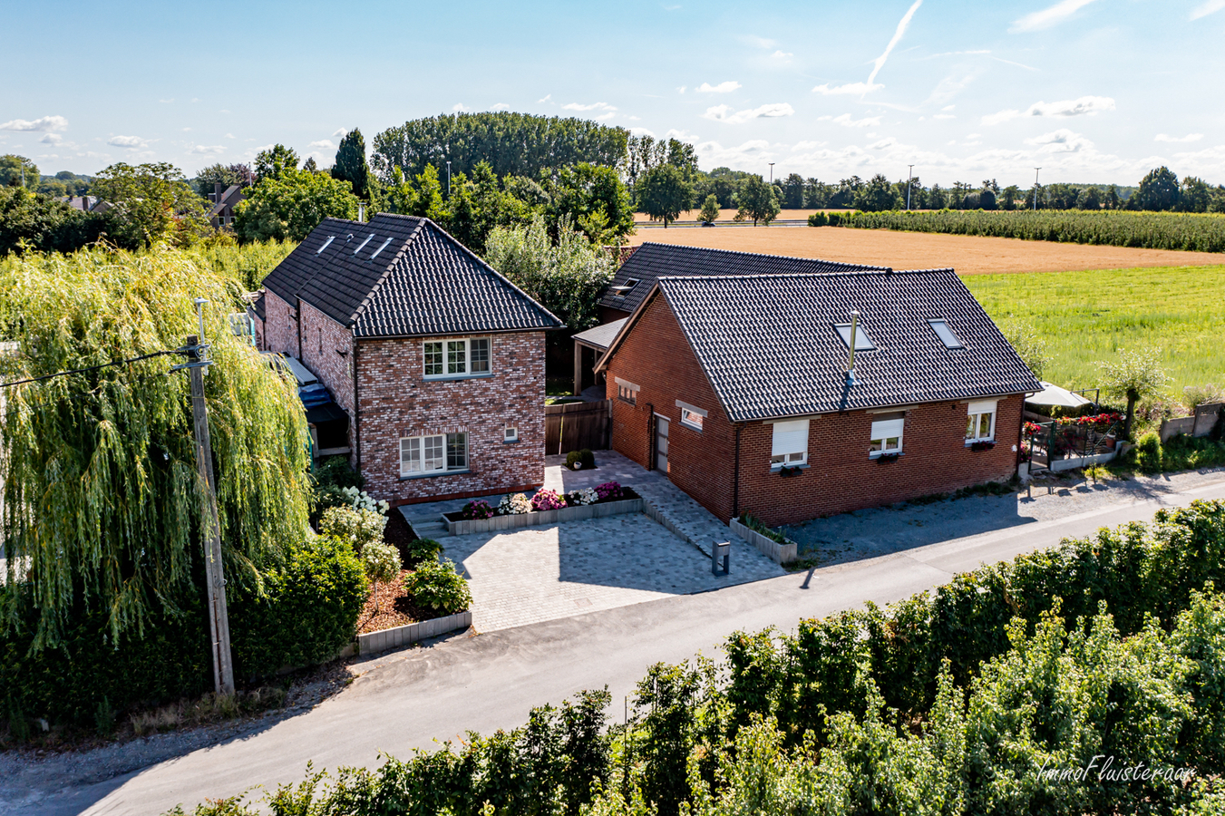 Landelijk eigendom met grote loods op ca. 1ha te Zottegem 