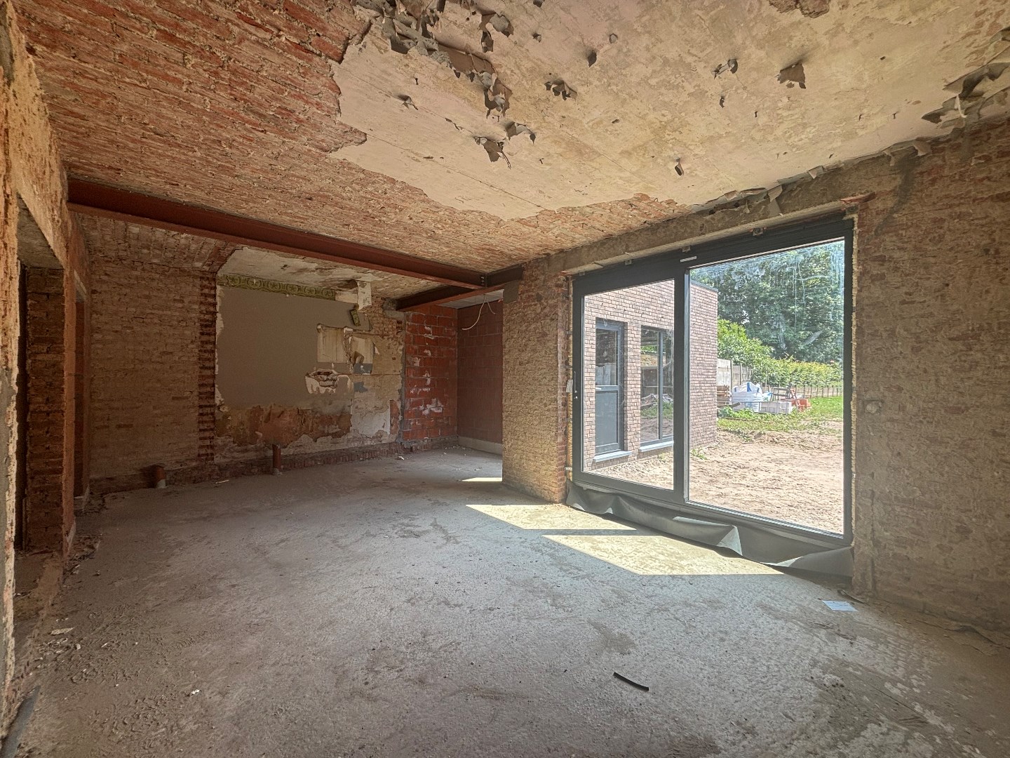 Ruime cascowoning met 4 slpk. op zuidgericht perceel van 9a 35ca in Mol 