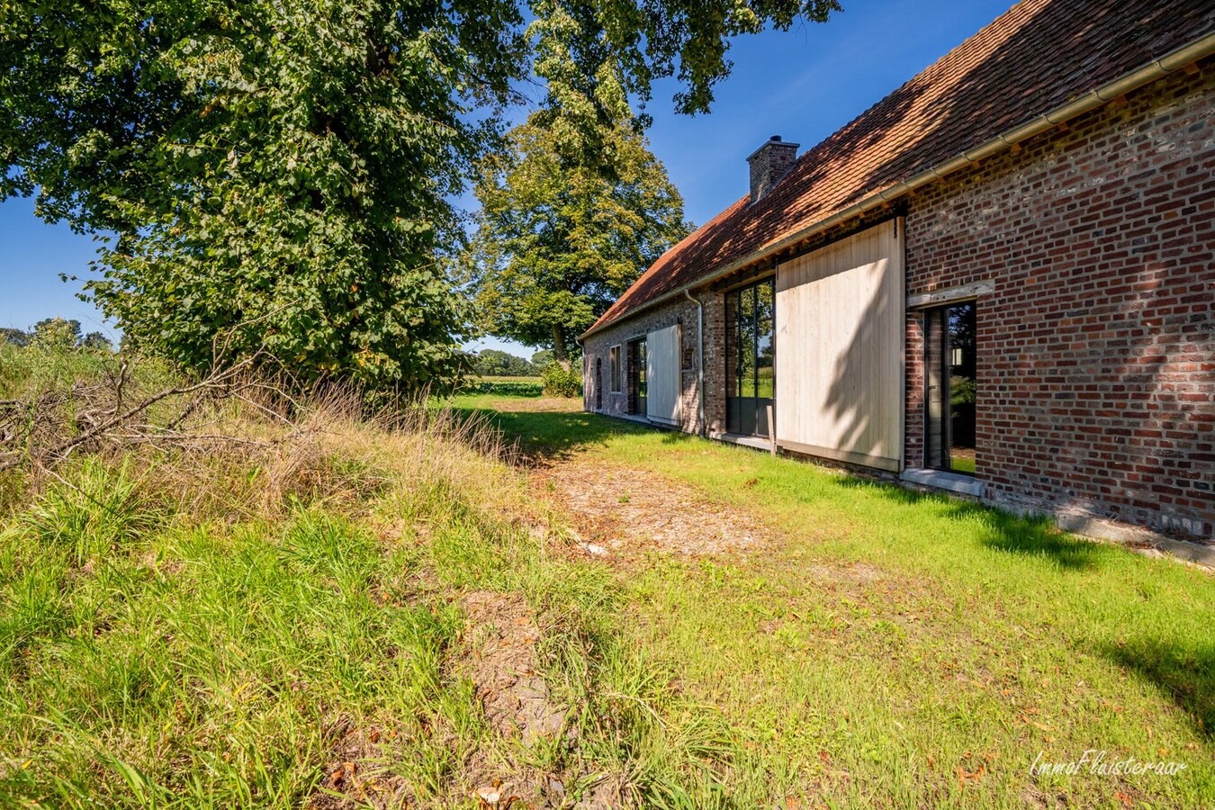 Unique farmhouse in an exceptional location on approximately 5 hectares in Peer. 