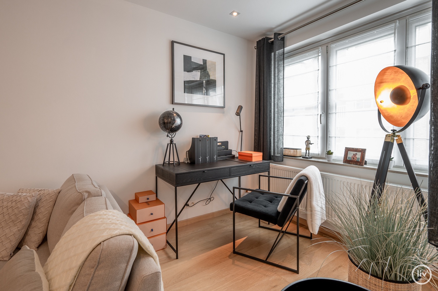 Gezellig en r&#233;cent duplex appartement met aangenaam terras centraal gelegen op de Duinviooltjesstraat vlakbij de Dumortierlaan te Knokke 