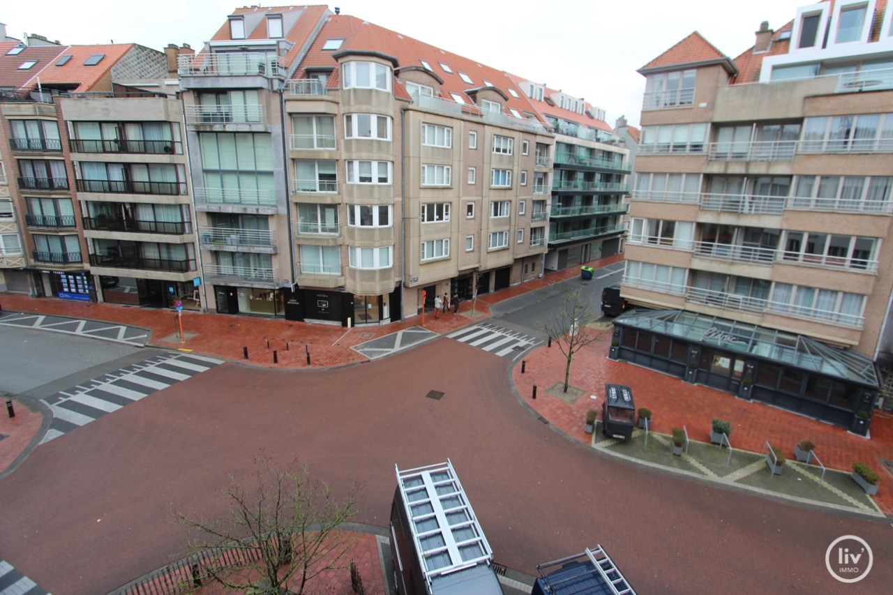 GEMEUBELD - Aangenaam appartement vlakbij het strand en het bruisende Rubensplein. 