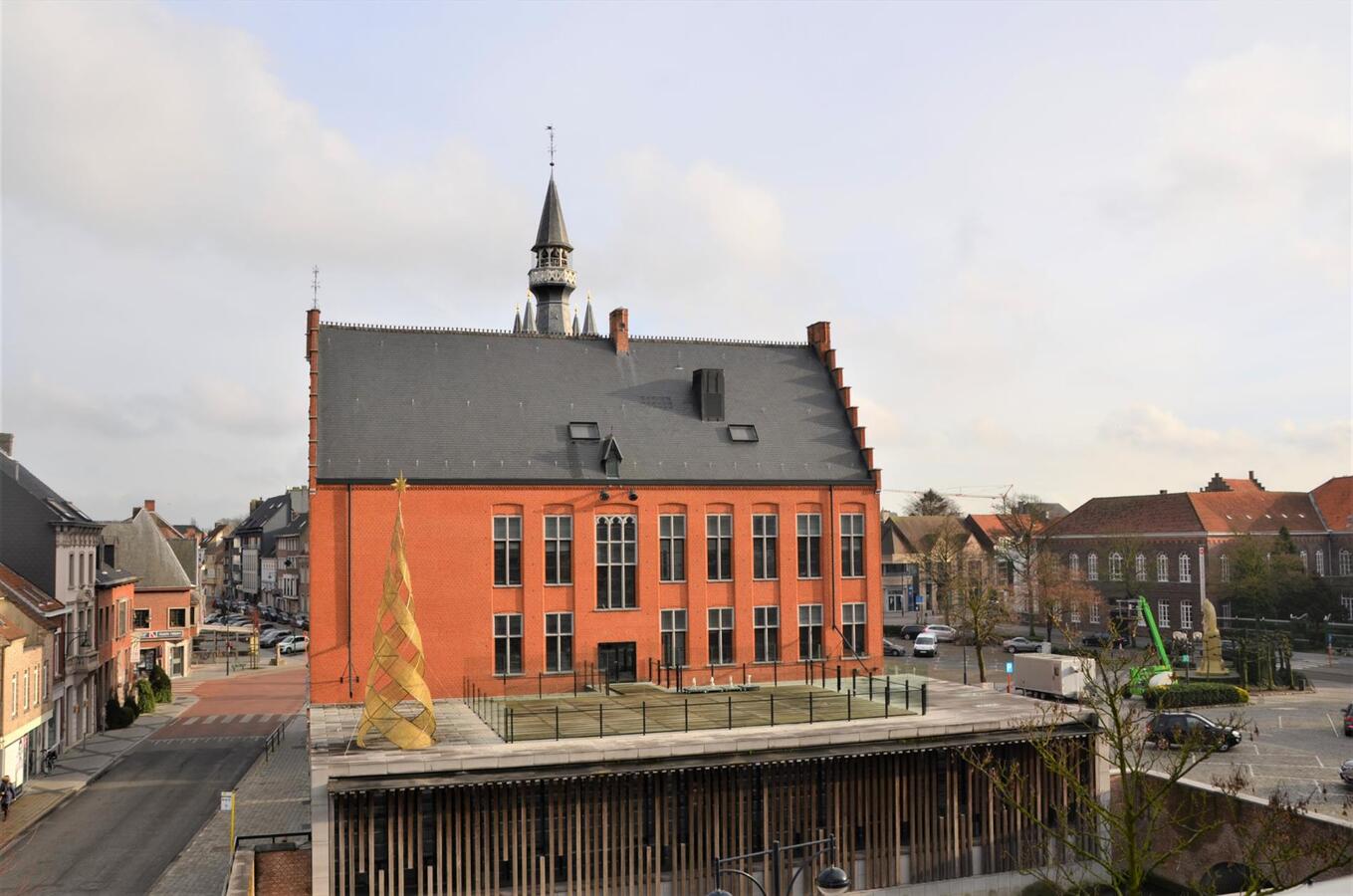 Hoekappartement OP de markt van Maldegem!!! 