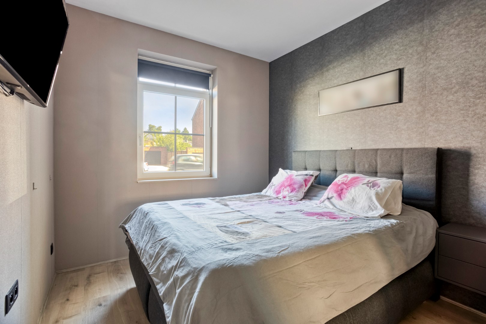 Energiezuinig gelijkvloers 2 slpk. appartement met 2 garages en staanplaats in Leopoldsburg 