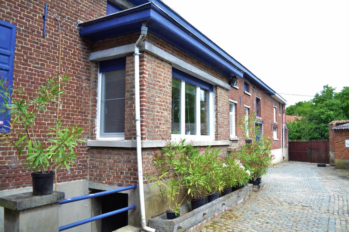 Hippisch complex met woonhuis, binnen-, buitenpiste en 30 stallen te Dilbeek Schepdaal (Vl-B) 