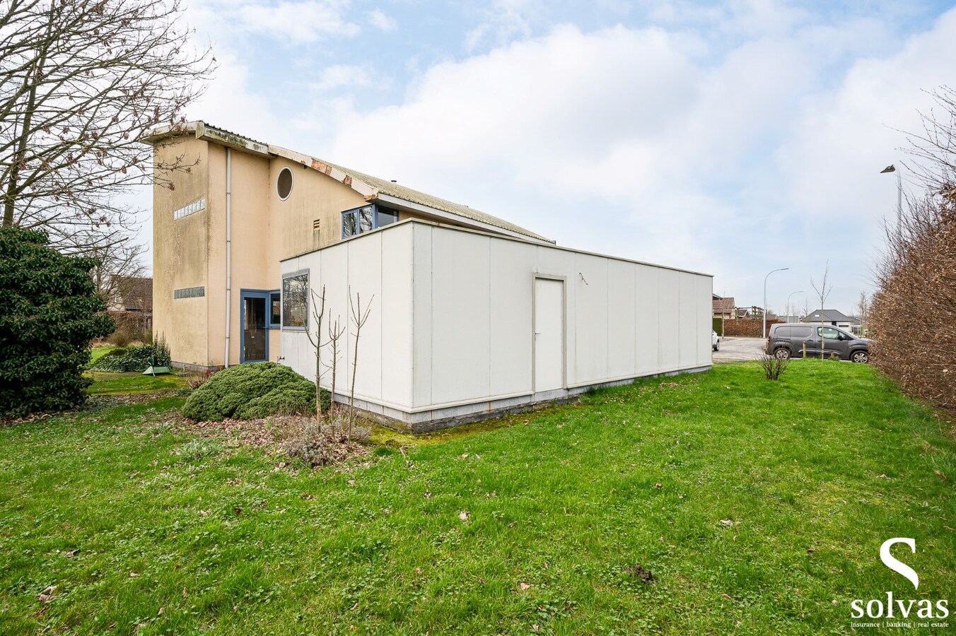 Ruime open bebouwing met tuin, garage en 4 slaapkamers in Aalter - Bouwjaar 1990, 187m&#178; bewoonbare oppervlakte 