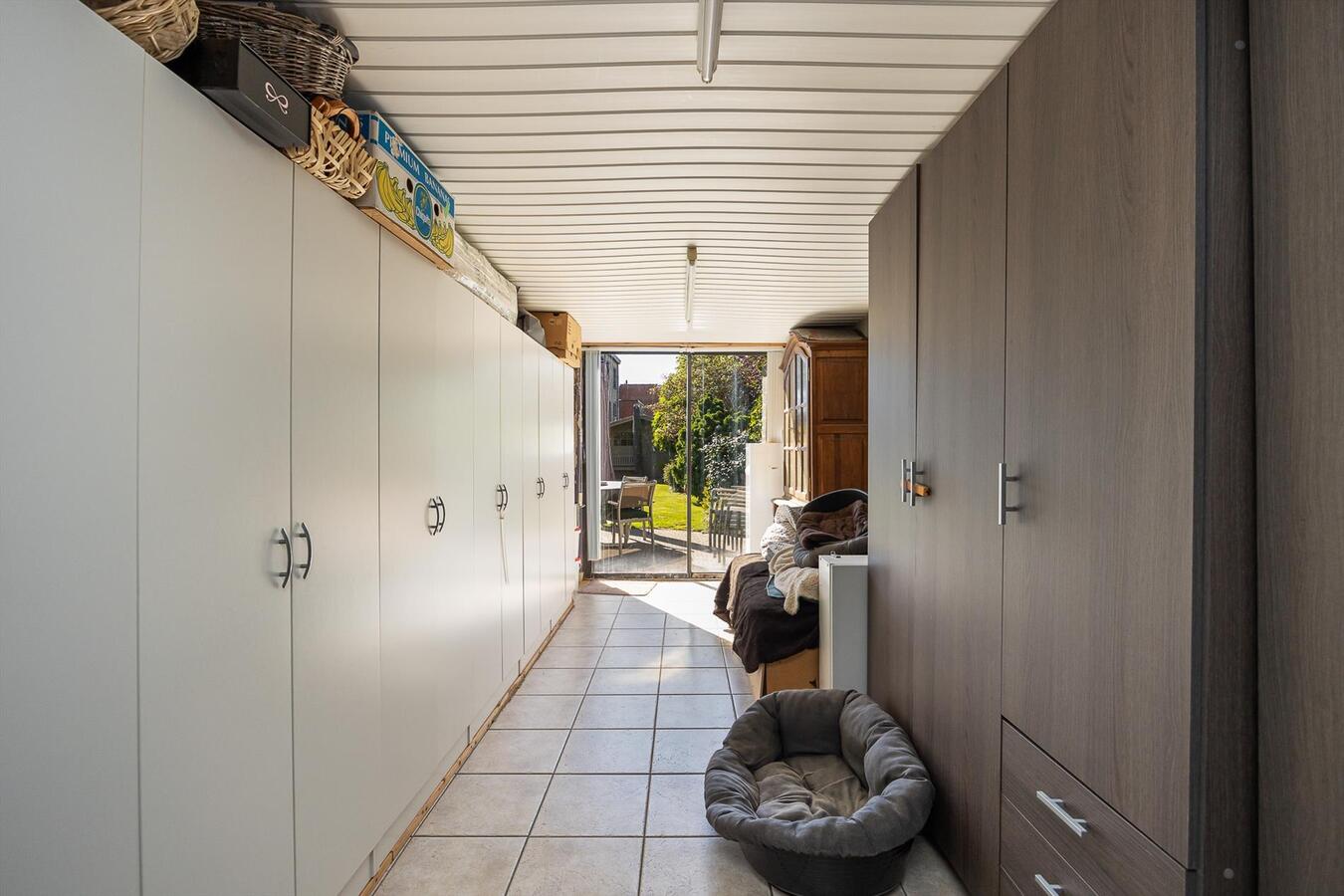 Zeer ruime bel-&#233;tage woning in een rustige woonwijk! 