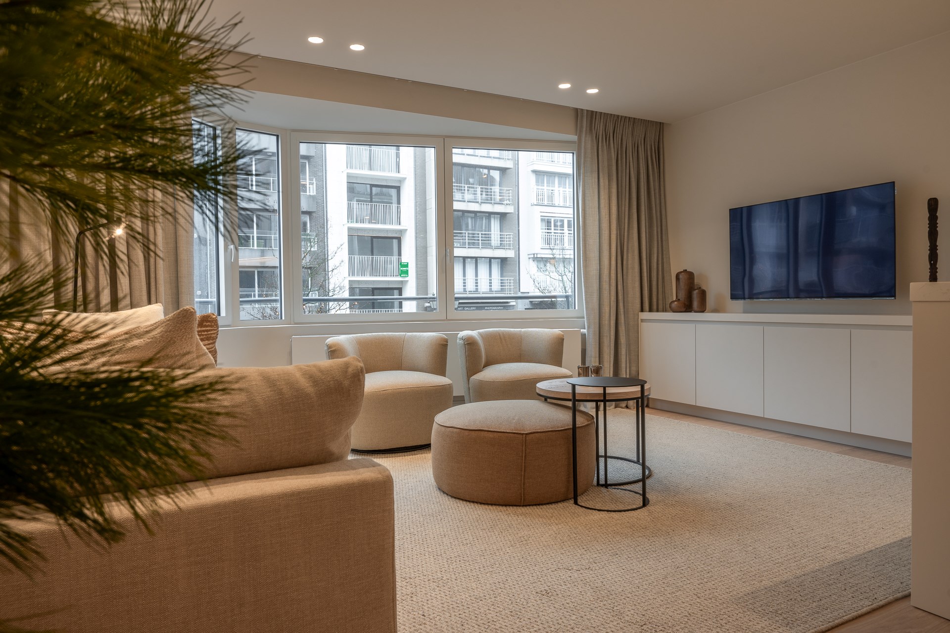 Appartement de 3 chambres r&#233;nov&#233; avec go&#251;t, situ&#233; au centre de l&#39;avenue Lippens &#224; Knokke. 