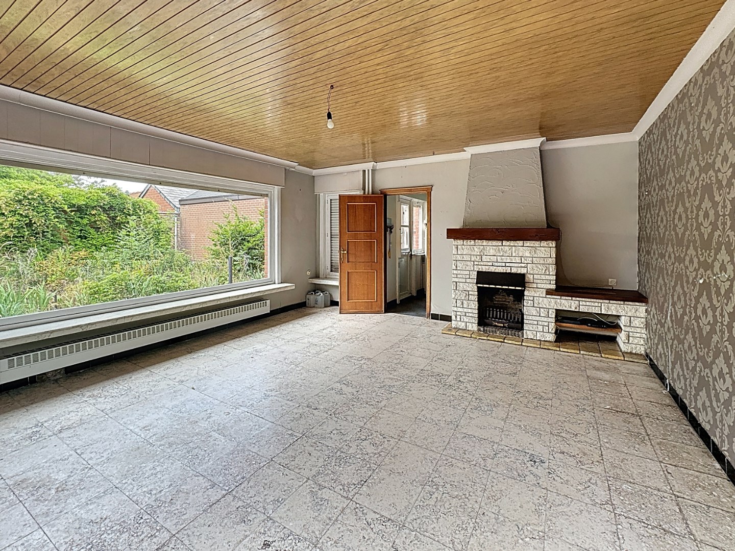 Te renoveren woning op afgesloten perceel van 936m&#178; 