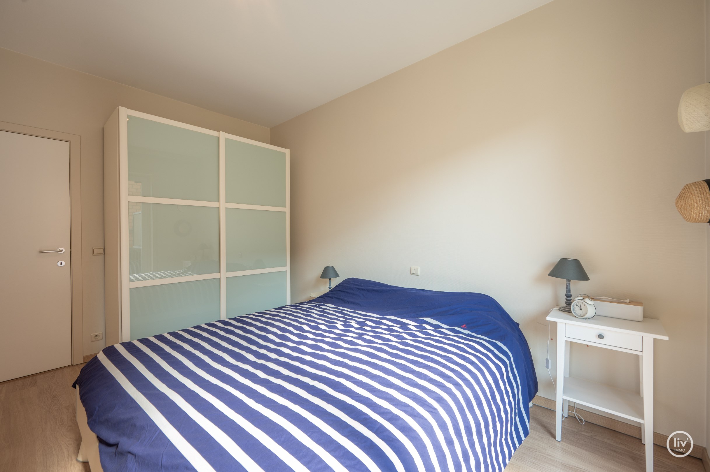 Instapklaar appartement met mooi zonneterras, gelegen op de Dumortierlaan. 