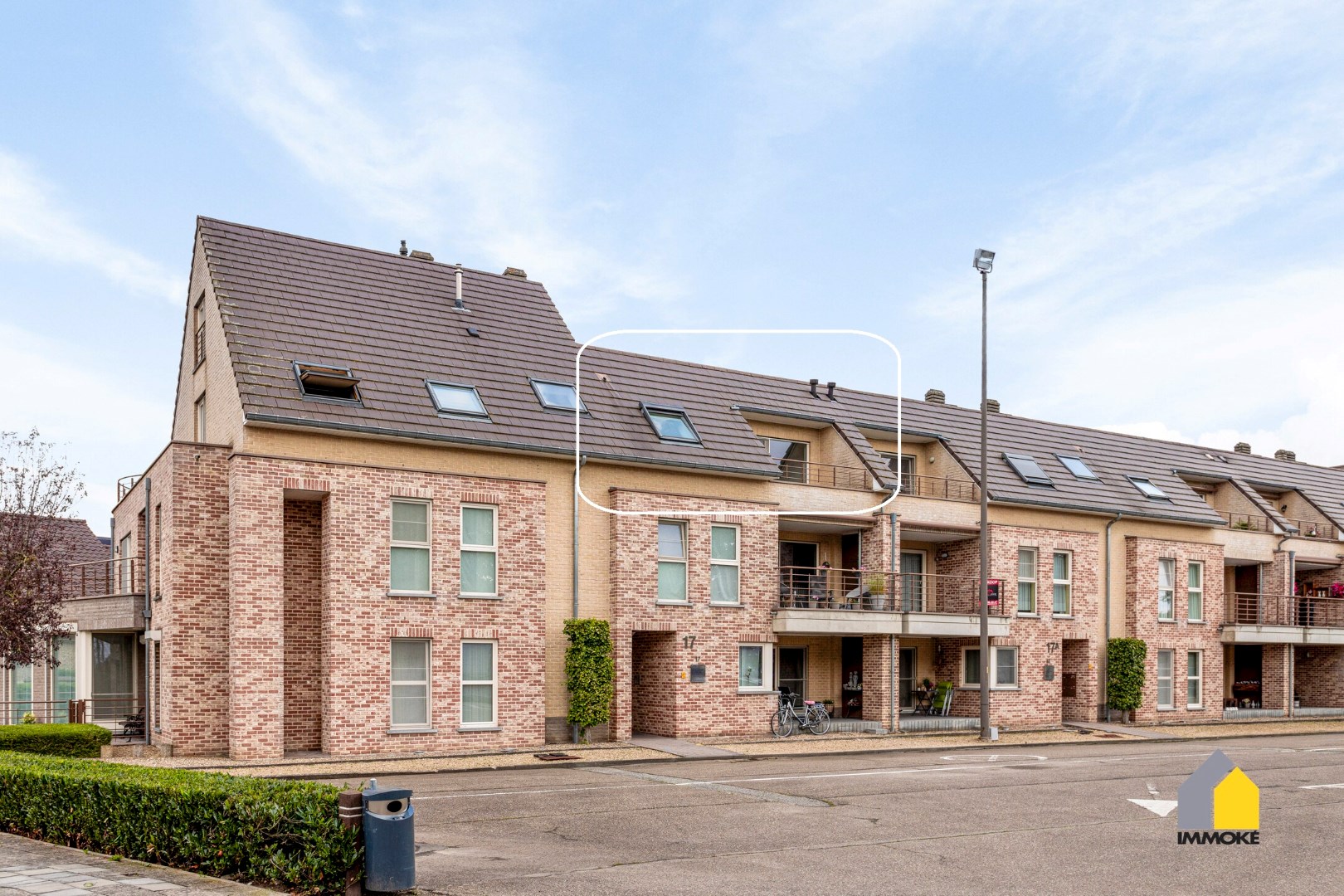 Instapklaar appartement met 2 slpk, zonneterras, garage en kelderberging. 