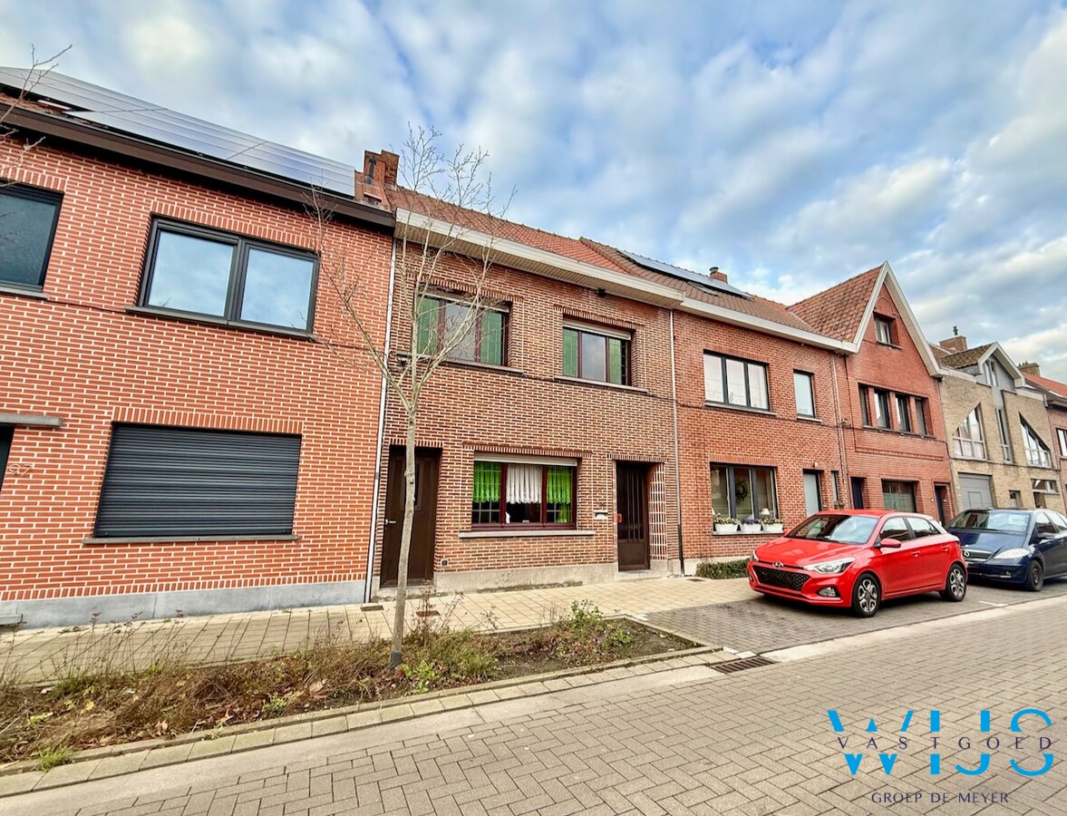 Te renoveren karaktervolle gezinswoning te Eeklo ! 