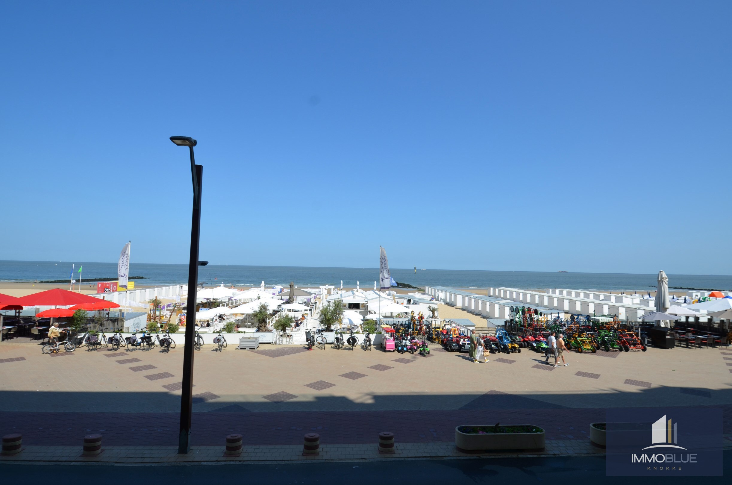 Appartement &#233;l&#233;gant, r&#233;cemment r&#233;nov&#233;, avec vue frontale sur la mer. 