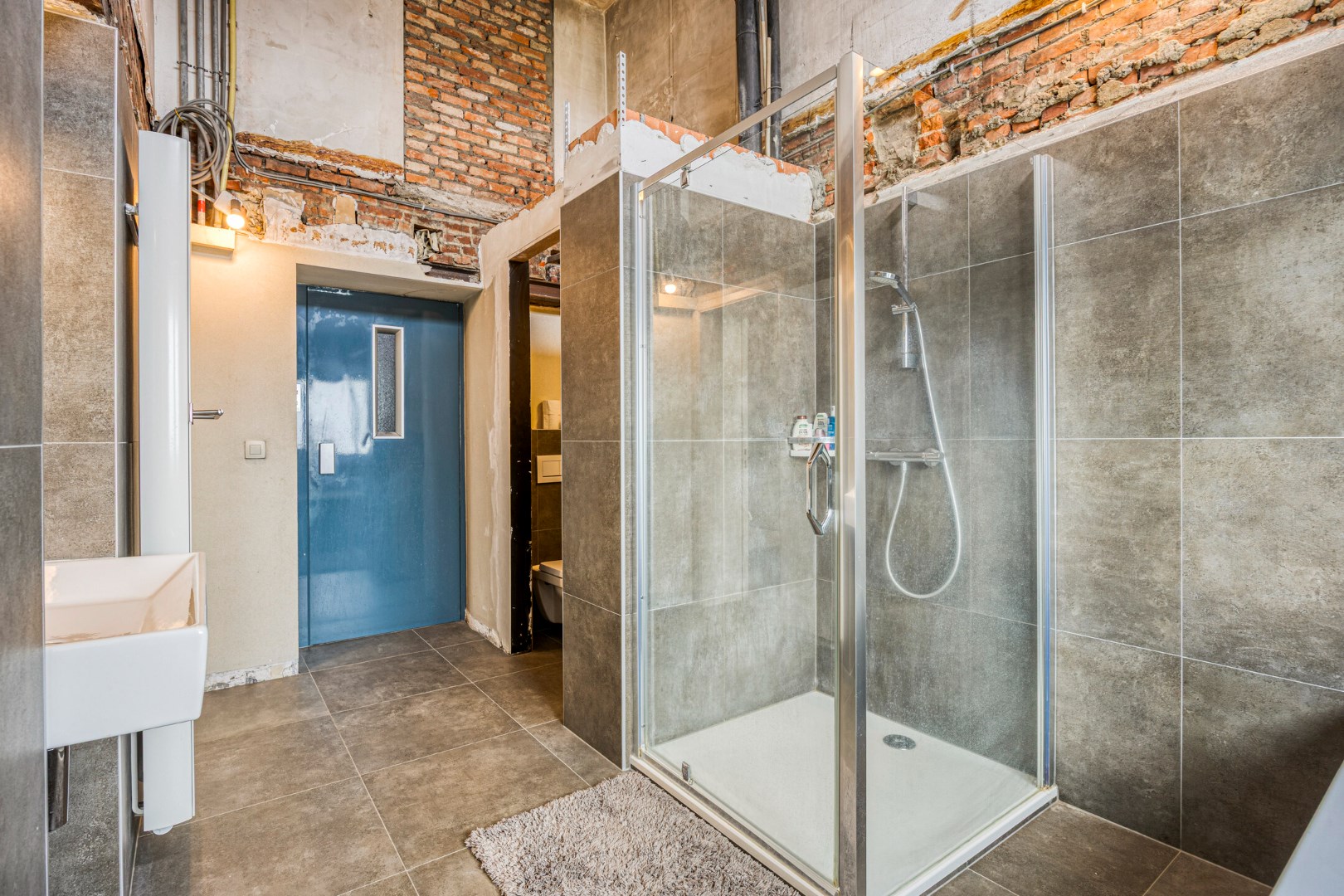 Prachtig herenhuis op de Tiensevest met mogelijkheid tot praktijkruimte - bewoonbare opp. 555 m&#178; 