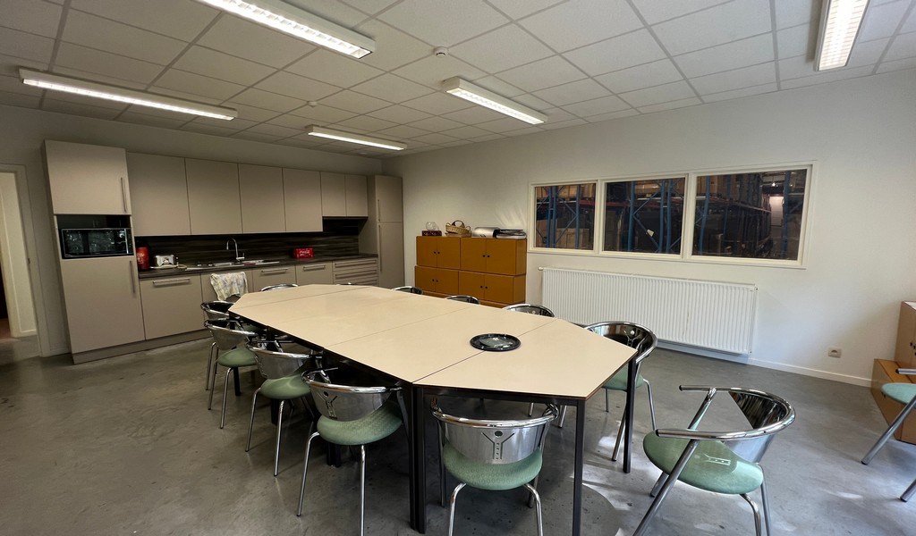 Magazijn te huur vlakbij E34 en A11 in Knokke-Heist