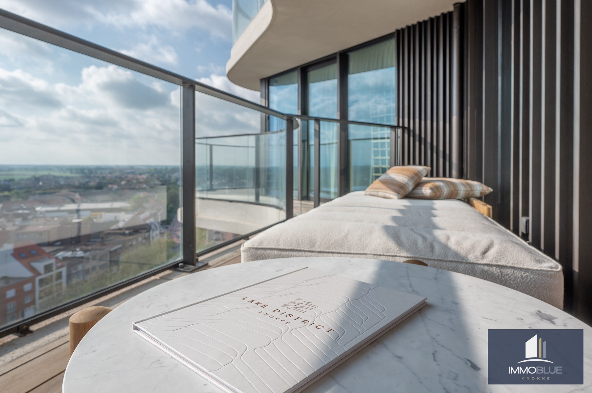 Luxueus appartement met een zeer ruim terras gelegen in de exclusieve residentie The Tower. 