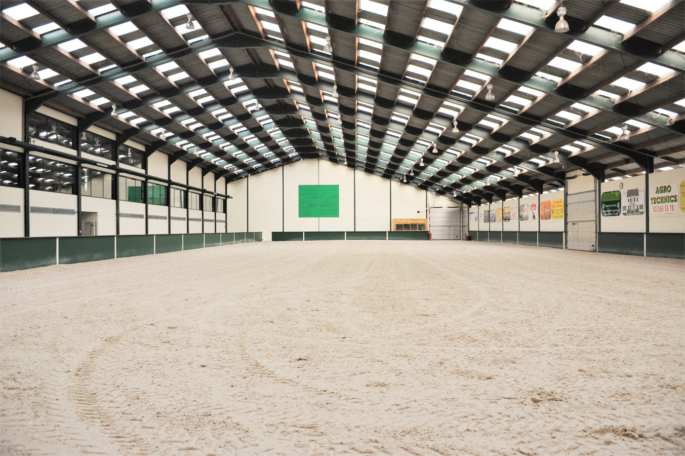 Exclusive professional equestrian center on more than 16ha at Rebecq (Walloon Brabant; Brussels; Belgium) 