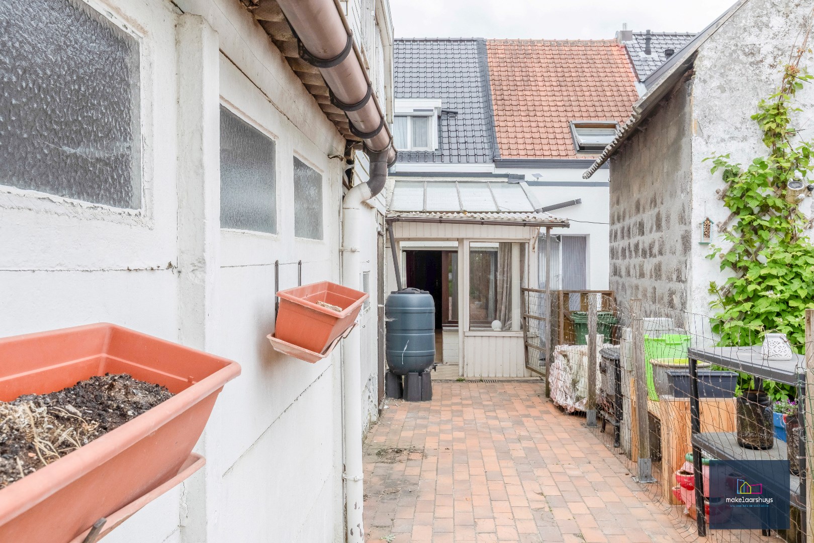 Rijwoning met tuin te Wetteren. 