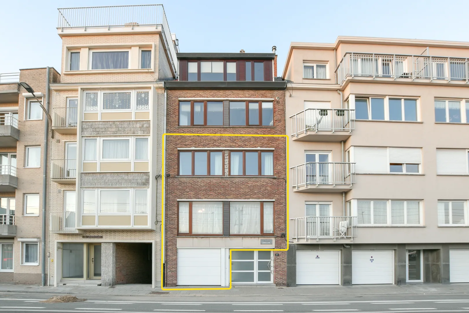 Goed gelegen triplex-appartement met garage dichtbij strand en zee te Oostende (Mariakerke)