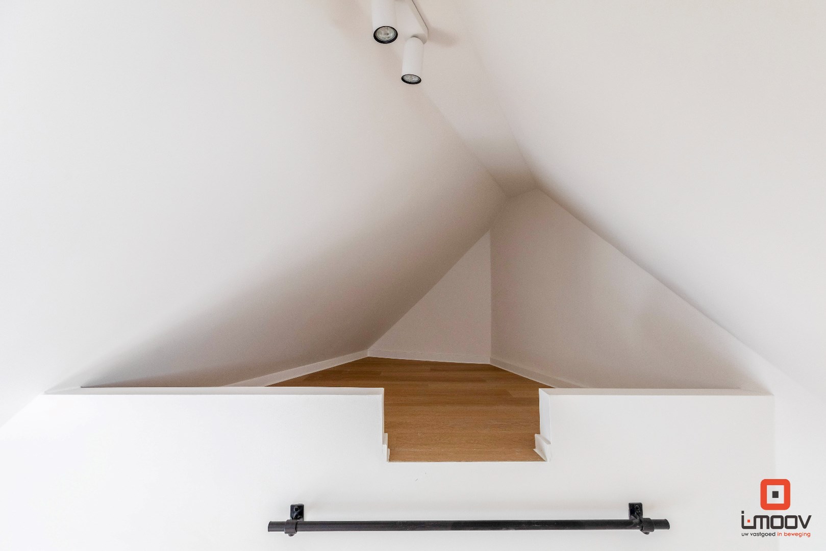 Gebouw met 3 gerenoveerde studio&#39;s nabij centrum 